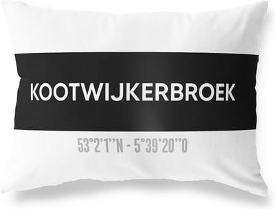 Tuinkussen KOOTWIJKERBROEK - GELDERLAND met coördinaten - Buitenkussen - Bootkussen - Weerbestendig - Jouw Plaats - Studio216 - Modern - Zwart-Wit - 50x30cm
