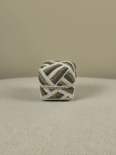 Blitzdeco - Balinees Offermandje - Josephine - Handgemaakt Kralenmandje - Beige Wit Zilver