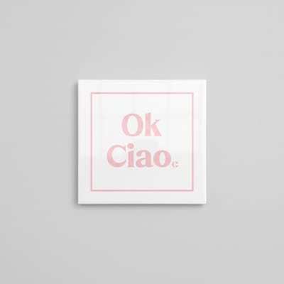 Ok Ciao Tegel – Minimalistische Afscheid Quote – Moderne Wand- & Kantoordecoratie – Keramische Tegel 15 × 15 cm