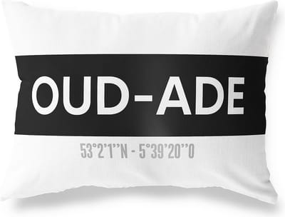 Tuinkussen OUD-ADE - ZUID-HOLLAND met coördinaten - Buitenkussen - Bootkussen - Weerbestendig - Jouw Plaats - Studio216 - Modern - Zwart-Wit - 50x30cm