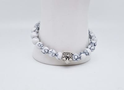 Handgemaakte natuursteen armband met Metalen vorm - Model 15 - "Howlite Wit" -8 mm diameter van de korrel- Diameter armband 20 cm - Een mooi cadeau voor familie en vrienden