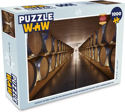 Puzzel Uitzicht op een lange rij van wijnvaten in een wijnkelder bij het Zuid-Amerikaanse Chili - Legpuzzel - Puzzel 1000 stukjes volwassenen