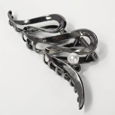 Zwartkleurige haar clip voor dames – golvende metalen haar klem met parel detail – stevige grip – stijlvolle haar accessoire