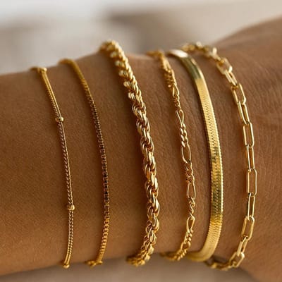 Verguld roestvrijstalen stapelarmband met ketting en klavertje vier, modieuze stijl voor vrouwen, geschikt voor casual gelegenheden, feestjes en vakantie. brown