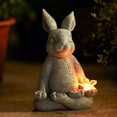 Meditatie Yoga Konijn Tuindecoratie met Lichtgevende Vlinder - Uniek Cadeau voor Vrouwen en Moeders