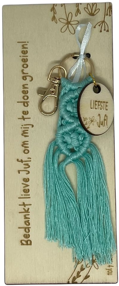 Sleutelhanger en kaartje liefste Juf | blauw | macrame | liefste juf | einde schooljaar | kleine attentie | de liefste ben jij | topper | cadeau