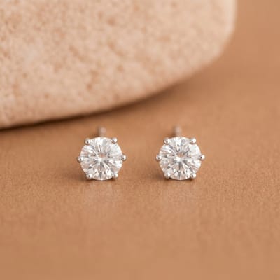 Lundholm Luxe Zirkonia Studs Oorbellen Zilver kleurig - Kleine Oorknopjes Dames Zirkonia Steentjes 3 mm Tweede gaatje - Premium Stainless Steel Jewellery - Vrouwen cadeautjes Cadeau voor Haar - my Nikki Serie