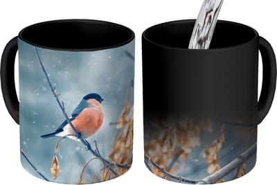 Magische Mok - Foto op Warmte Mokken - Koffiemok - Roodborstje - Vogel - Sneeuw - Herfstbladeren - Magic Mok - Beker - 350 ML - Theemok