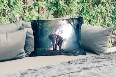 Buitenkussens - Olifant - Dieren - Licht - Bos - Natuur - Wilde dieren - 60x40 cm - Weerbestendig
