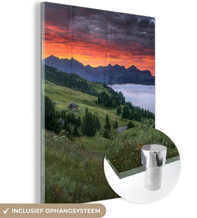 MuchoWow® Glasschilderij 30x40 cm - Schilderij acrylglas - Gras - Bergen - Avond - Foto op glas - Schilderijen