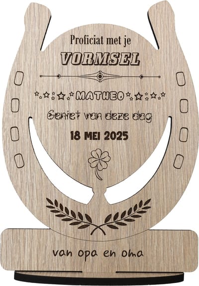 Cadeau Vormsel - houten wenskaart - kaart van hout - gepersonaliseerd bordje met eigen namen en datum - 17.5 x 25 cm