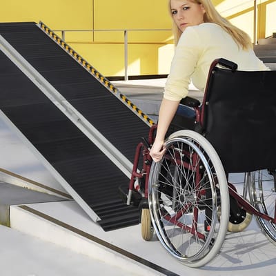 COSTWAY Rolstoelhelling, 183 cm, klaphelling, draagbaar en antislip tot 272 kg belastbaar, oprijplaat, aluminium, drempelhelling voor rolstoel, trappen, deuren (183 x 74 cm)