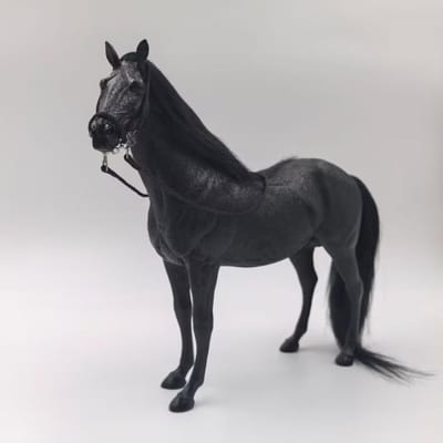 Realistische Effen Bruine Paard Dierlijk Figuur Eén Stuk Gevormd 23 cm Lang 19,5 cm Hoog Met Roodachtige Manen En Staart Kinderen Verzamelspeelgoed zwart