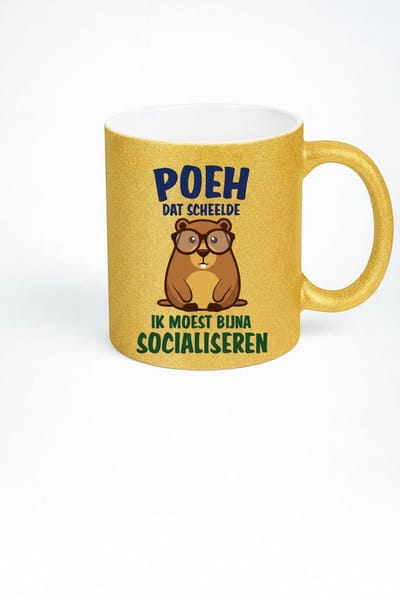 Poeh Dat Scheelde Socialiseren Mok 330ml – Gouden Keramische Koffiemok met Grappige Nederlandse Introvert Kat Design – Humor Cadeau voor Kattenliefhebbers
