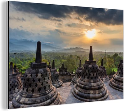 Aluminium schilderij 180x120 cm - Wanddecoratie metaal - Zonsondergang boven de groene bomen bij de Borobudur - Metalen muurdecoratie woonkamer - Decoratie industrieel - Foto op dibond - Industriële accessoires slaapkamer