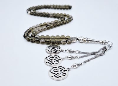 Handgemaakte tesbih "Tasbih" natuursteen " Rookkwarts" - Aantal kralen 99 - Diameter kralen 8MM - met metaal tassel "Tabarak Allah" - Een mooi cadeau-idee