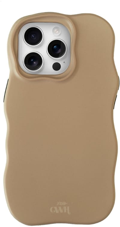 xoxo Wildhearts Wavy Case Brown telefoonhoesje - Geschikt voor iPhone 13 Pro - Golvend hoesje met dubbele beschermlaag - Matte afwerking - Silicone case met golven - Vlekbestendig - Bruin