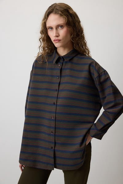Touché Privé - Relax-fit gestreepte blouse - Khaki - Dames
