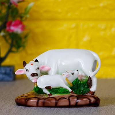 Koe en Kalf Standbeeld - Beeldje Boerderij Dieren - Woonkamer Decoratie - Handgeschilderd Design - 12.9 cm - Wit Groen