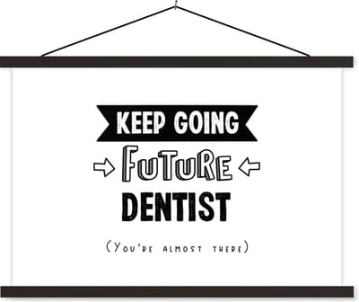 Posterhanger incl. Poster 60x40 cm - Schoolplaat - Tandarts - Opleiding - Studenten - Quotes - Studie - Textielposter - Zwarte latten