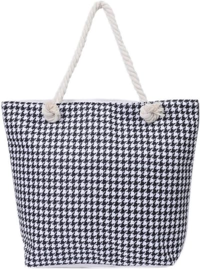 Een vrolijke strandtas met een stoffen buitenkant in een zwart, wit pepita ruitje op de voorkant (44x36x13cm) gevoerd en afsluitbaar met een rits aan de binnenkant. Afgewerkt met twee handvaten van gedraaid touw. Voor uzelf of als Cadeau.