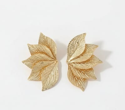 Goudkleurige oorbellen voor dames – oorstekers met blad design – oorbellen in bladvorm met structuur