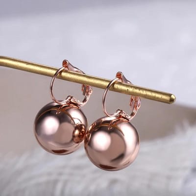 Huitan Eenvoudige Metalen Stijl Hangende Oorbellen voor Vrouwen Veelzijdige Mode Gladde Bolvormige Hanger Sieraden Accessoires voor Dames gray