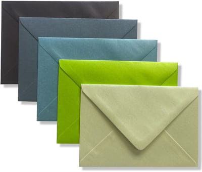 50 Gekleurde Enveloppen - C6 - 114x162mm - 5 kleuren - Bruin / Lime / Creme / Pecific / Antraciet - Metallic - Assorti