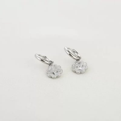 Minimalistische oorbellen met klavertje - Yehwang - Oorbellen - 3,50 x 1,20 cm - Stainless Steel (verkleurt niet!) - Zilveren oorbellen - Kerst cadeau - Kerst - Sinterklaas cadeau - Moederdag - Valentijn - Party - Earrings - Waterproof - Oorhangers