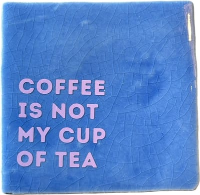 Hippe tegeltje met tekst: Coffee is not my cup of tea | Petrol denim | Pastel paars | Gepersonaliseerde cadeau | Hippe Spreuktegel | Nieuwe woning cadeau | Verjaardagscadeau | Verjaardag | Birthday | Housewarming cadeau