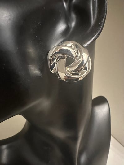 Knoop oorstekers zilverkleurig 3 cm doorsnee | Make up | Parfum | Moederdag | Verjaardagscadeau| Cadeautje| Valentijnsdag| Kado | sieraden | vaderdag | oorbellen | oorsieraden