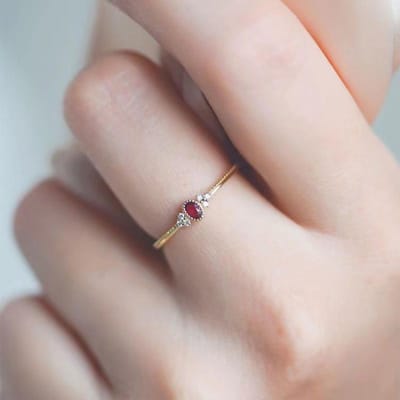 Nieuwe originele designer ambacht Rode edelsteen verstelbare Ringen voor Vrouwen voortreffelijke aristocratische lichte luxe charme Slanke Ring sieraden resizable gray