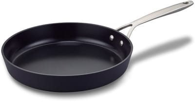 Brabantia Zenn Koekenpan- Ø 28 cm –100% gerecycled hoogwaardig -aluminium - keramische dubbele antiaanbaklaag -duurzaam– rvs steel - geschikt voor Inductie - 100% PFAS Vrij – Donker blauw