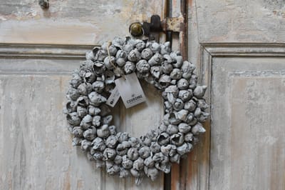 Couronne - Krans Ø 30 cm - Coco fruit wreath licht grijs / grey mist - krans Coco fruit Ø 30 cm - Landelijk sober robuust.