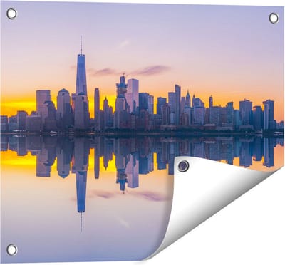 Gards Tuinposter New York Skyline bij Zonsopgang - 50x40 cm - Tuindoek - Tuindecoratie - Wanddecoratie buiten - Tuinschilderij