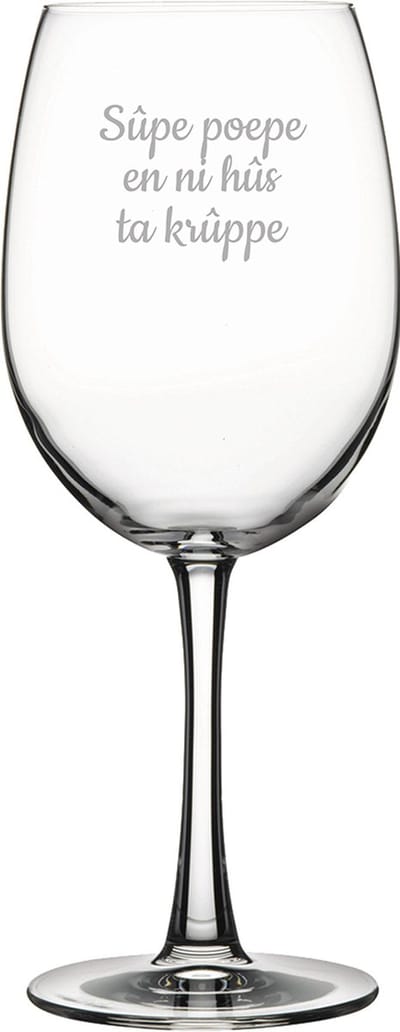 Rode wijnglas gegraveerd - 58cl - Sûpe poepe en ni hûs ta krûppe