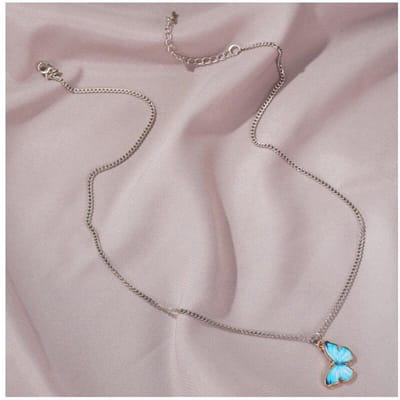 Ketting met hanger vlinder lichtblauw