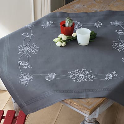 Vervaco - Tafelkleed kit - Witte bloemen en grassen - PN-0164728 - Borduren - Borduurpakket - Borduurpakket volwassenen - Borduurpakket kind