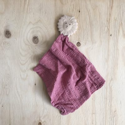 TIKIRI Knuffeldoekje - Leeuw - 25X23Cm - Met Bijtring - 0 Jaar