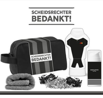 Geschenkset "Scheidsrechter bedankt!" - 450 gram - Triomf Cosmetica | Toilettas Cadeau Showergel Sport Voetbal Cadeautje Scheidsrechters Douchegel Gift Set Bedankje Week van de Scheids Scheidsbedankt Toernooi Rode Gele kaart Giftset Shirt Zwart