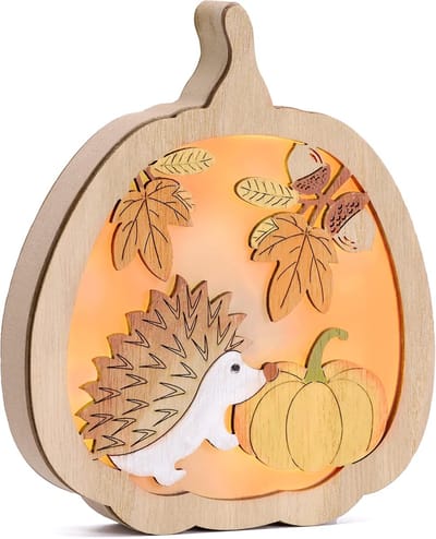 Halloween Decoratie - pompoen - LED Sfeerlamp met Egel, Pompoen en Glitter Accenten - Decoratie voor Herfst en Halloween - Houten Herfst Tafellamp - 15,4 x 12,5 cm