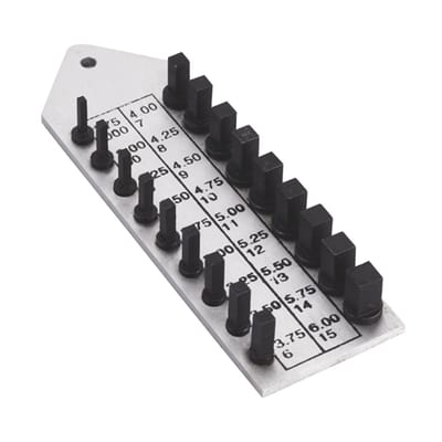 Meetinstrument voor het opwinden van sleutels, meettafel met 18 sleutelmaten van 000 tot 18, om op te hangen