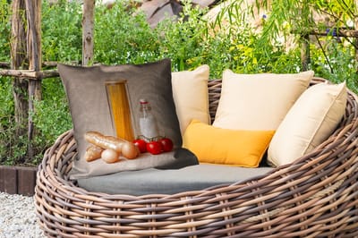 Sierkussen Buiten - Spaghetti - Melk - Tomaten - Eieren - Brood - 60x60 cm - Weerbestendig