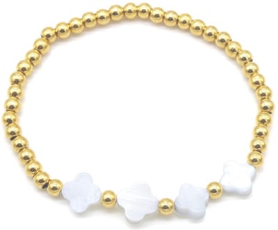 Armbandje - kralen - klavertjes - elastiek - wit - goudkleurig - hip - trendy - tijdloos - chique - feest - cadeau - dames - vrouwen - unisex