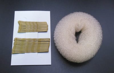 Schuifspelden blond klein en groot + Haardonut blond set
