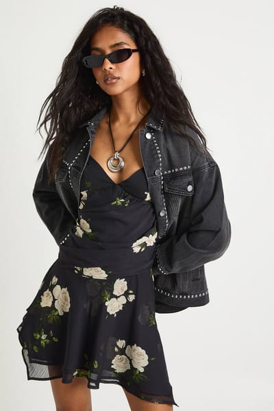 boohoo Dames Florale gerafelde hartvormige geplooide skaterjurk | Zwart | Maat: 36