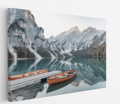 Saammp Canvas Schilderij - Boot in de dolomieten - Landschap - Natuur - 45x30 - Foto op canvas - Wanddecoratie - Muurdecoratie Woonkamer - Slaapkamer decoratie - Canvas Print