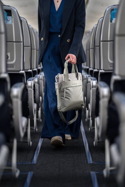 Hedgren ROKU verticale totebag 13 inch – Uitbreidbare werktas – RFID-bescherming – Gerecycled materiaal - Pussywillow Grey