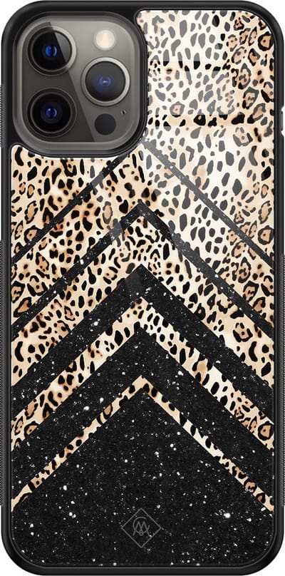 Casimoda® hoesje - Geschikt voor iPhone 12 Pro Max - Chevron Luipaard - Luxe Hard Case Zwart - Backcover telefoonhoesje - Bruin/beige