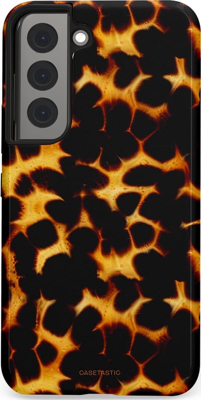 Casetastic Hoesje Geschikt voor Samsung S22 - Stijlvolle Beschermende Duo-layer Case - Gevaarlijkspoor